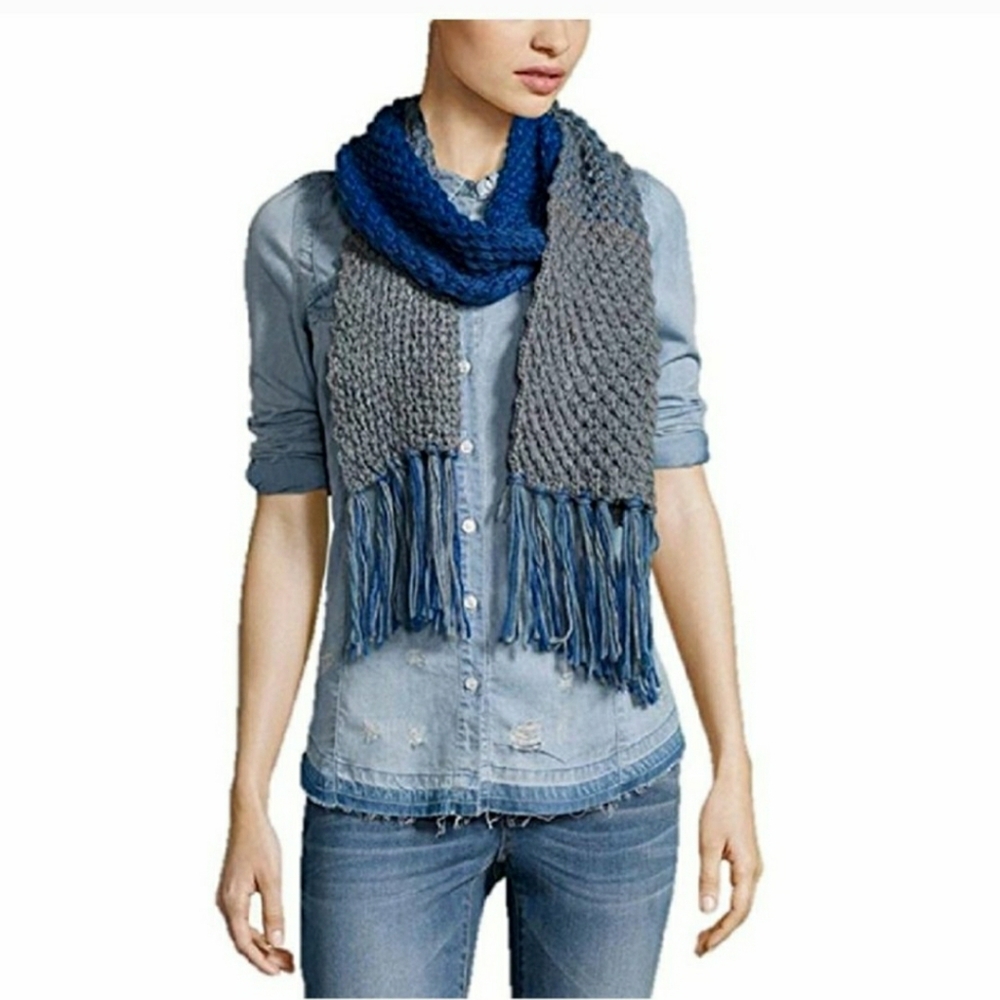NWOT Anthropologie knit scarf